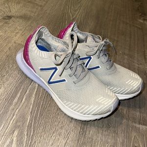 Size 6 Women’s New Balance Sneakers